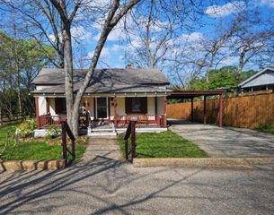 908 Sam Houston Avenue, Huntsville, TX 77320