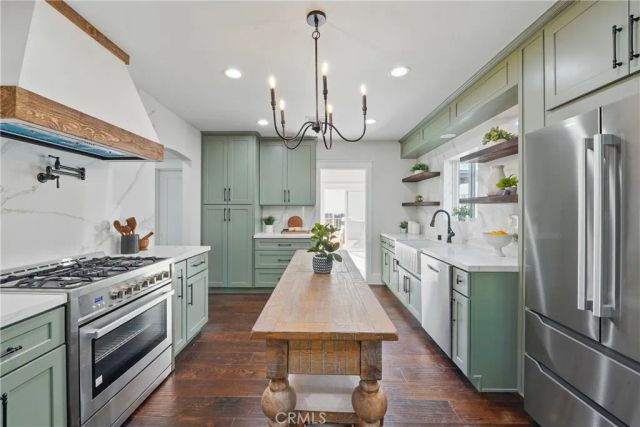 2111 S Bronson Ave, Los Angeles, CA 90018