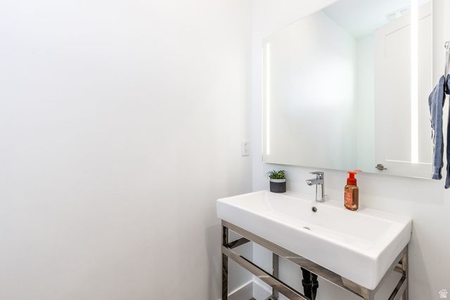 11661 S SKYWARD RD, South Jordan, UT 84009