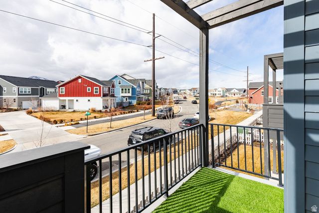 11661 S SKYWARD RD, South Jordan, UT 84009