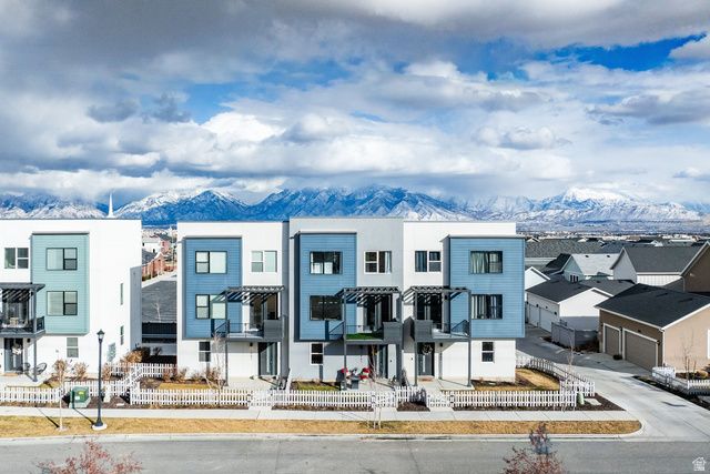 11661 S SKYWARD RD, South Jordan, UT 84009