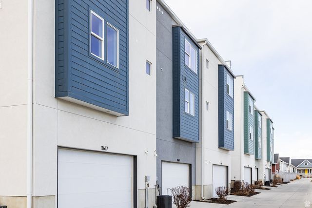 11661 S SKYWARD RD, South Jordan, UT 84009