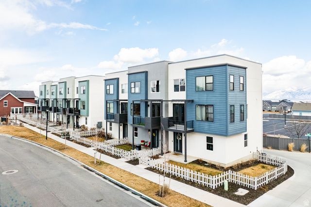 11661 S SKYWARD RD, South Jordan, UT 84009