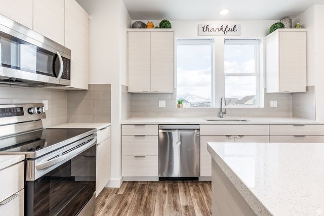 11661 S SKYWARD RD, South Jordan, UT 84009