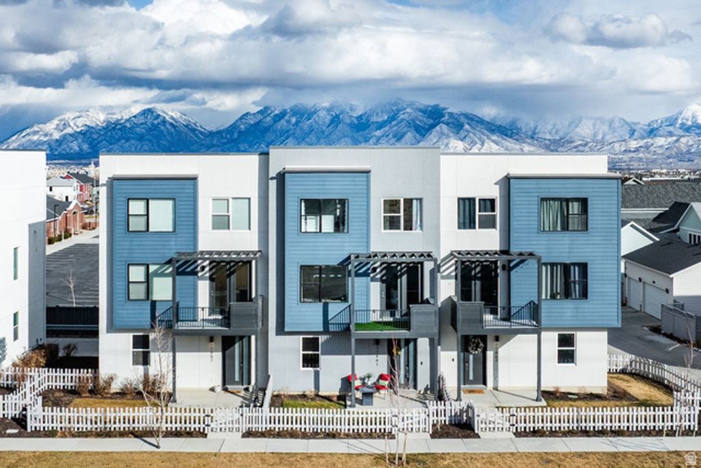 11661 S SKYWARD RD, South Jordan, UT 84009