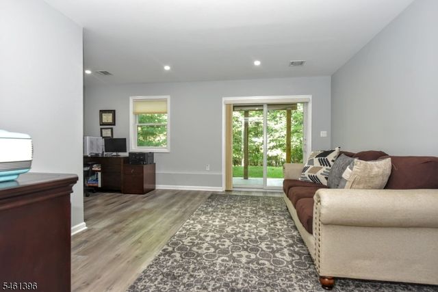 10 Stanley Way, Wanaque Boro, NJ 07465