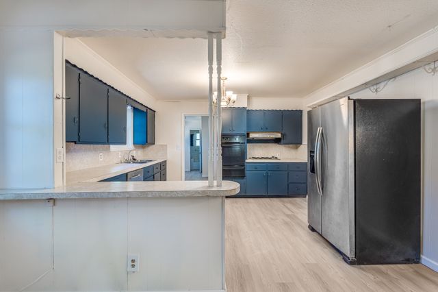 921 Evans Street, Bonham, TX 75418