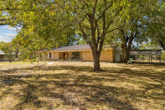 921 Evans Street, Bonham, TX 75418