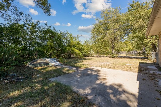 921 Evans Street, Bonham, TX 75418
