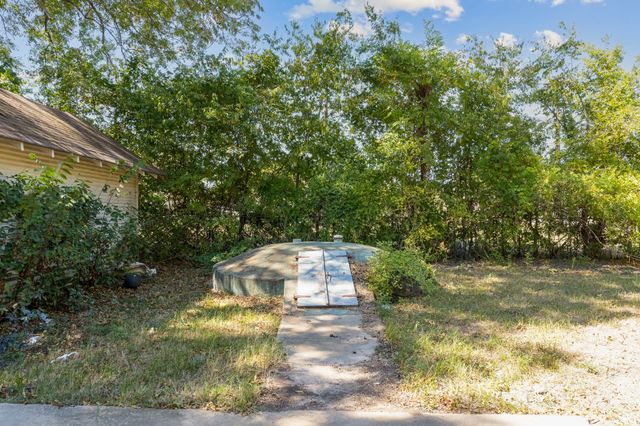 921 Evans Street, Bonham, TX 75418