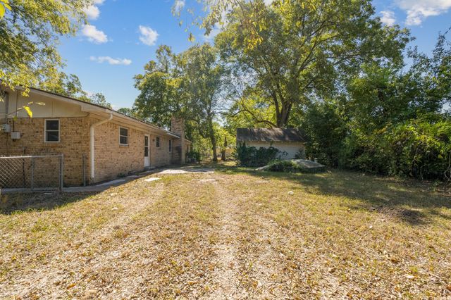 921 Evans Street, Bonham, TX 75418