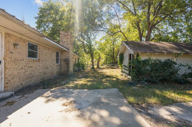 921 Evans Street, Bonham, TX 75418