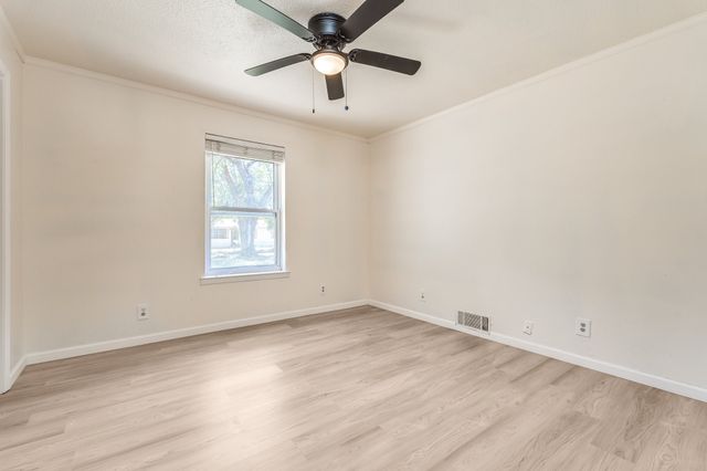 921 Evans Street, Bonham, TX 75418