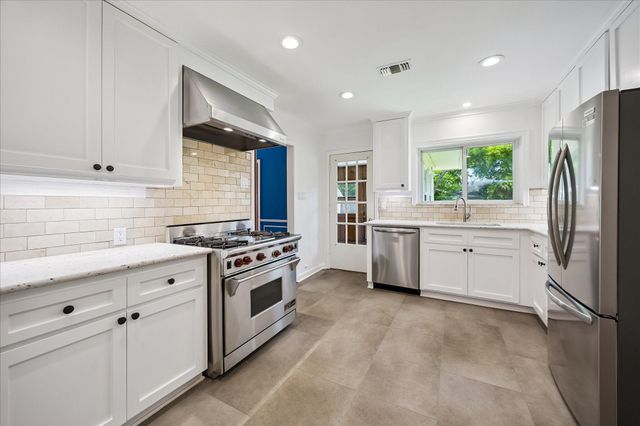 2038 Mcclendon Street, Houston, TX 77030