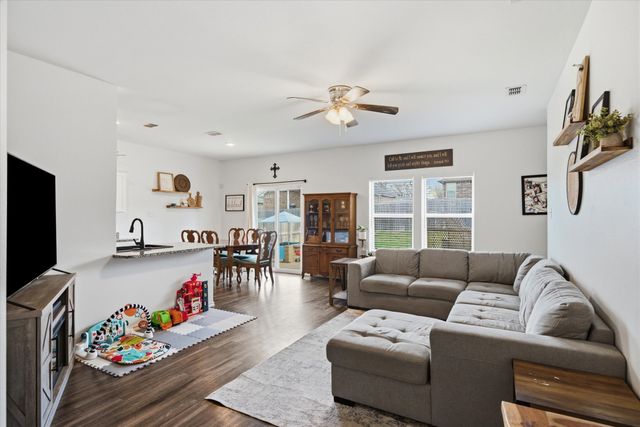 17494 Stacy Street, Lindale, TX 75771