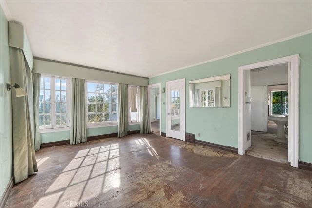 2329 N Edgemont, Los Angeles, CA 90027