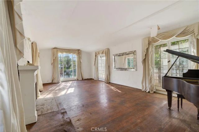 2329 N Edgemont, Los Angeles, CA 90027