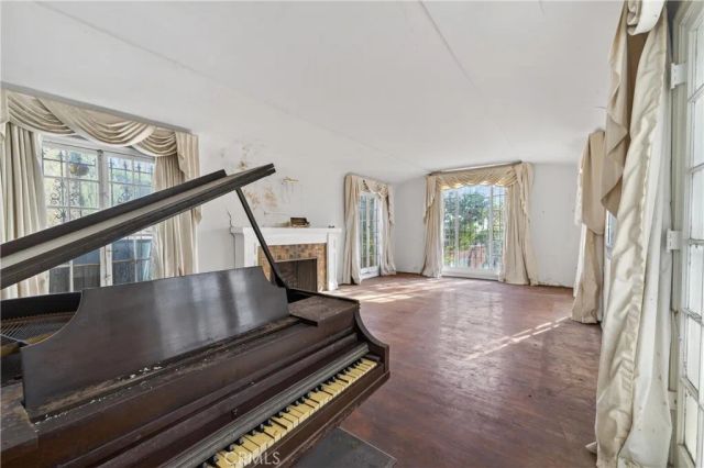 2329 N Edgemont, Los Angeles, CA 90027