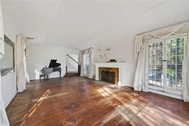 2329 N Edgemont, Los Angeles, CA 90027