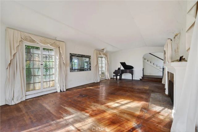 2329 N Edgemont, Los Angeles, CA 90027