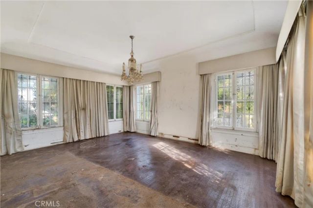 2329 N Edgemont, Los Angeles, CA 90027