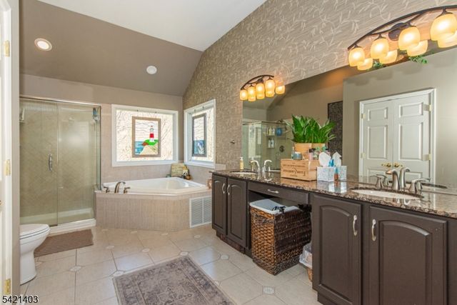 36 Roaring Brook Way, West Milford Twp., NJ 07480