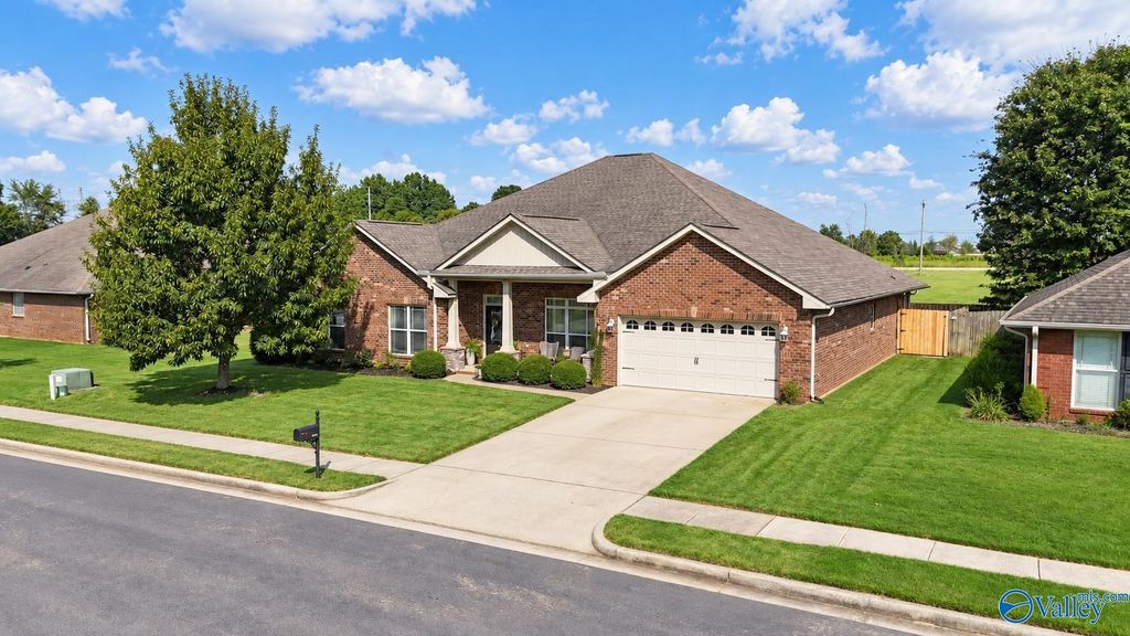13606 Rising Run Circle, Athens, AL 35613