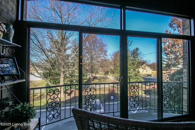 1600 Gardiner Ln 203, Louisville, KY 40205