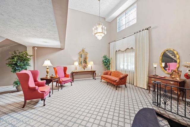 1600 Gardiner Ln 203, Louisville, KY 40205