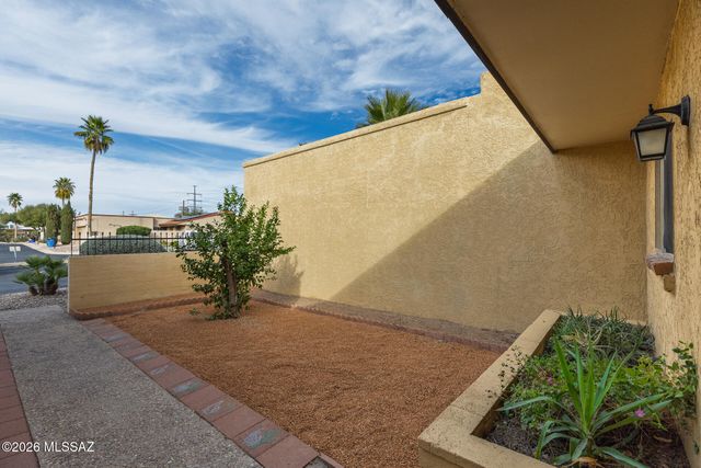 7336 N Las Quintas Drive, Tucson, AZ 85704
