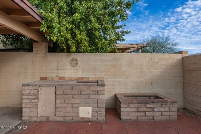 7336 N Las Quintas Drive, Tucson, AZ 85704