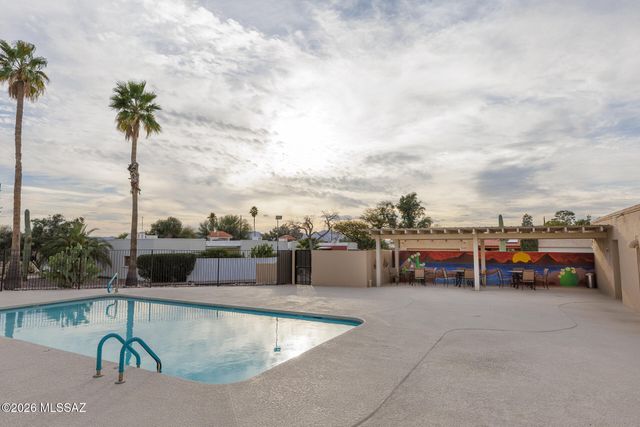 7336 N Las Quintas Drive, Tucson, AZ 85704