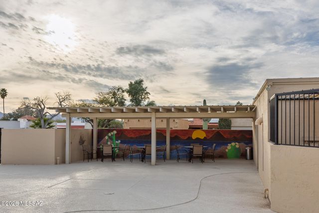 7336 N Las Quintas Drive, Tucson, AZ 85704