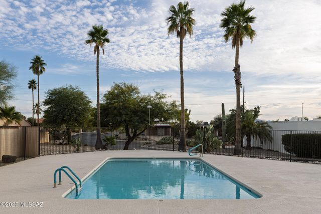 7336 N Las Quintas Drive, Tucson, AZ 85704