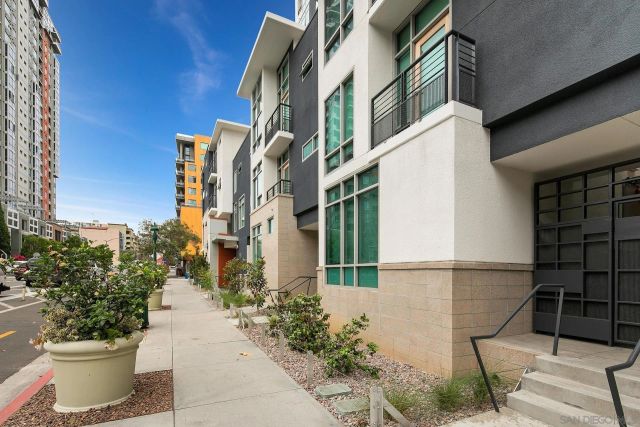 425 W Beech 327, San Diego, CA 92101