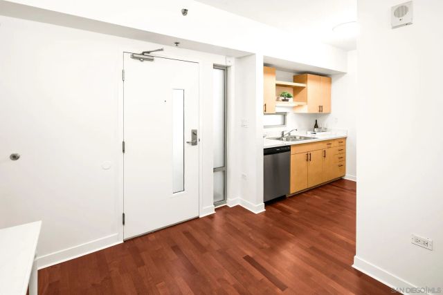 425 W Beech 327, San Diego, CA 92101