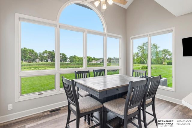 906 Bailey Drive, Papillion, NE 68046