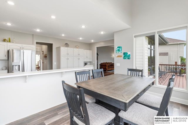 906 Bailey Drive, Papillion, NE 68046