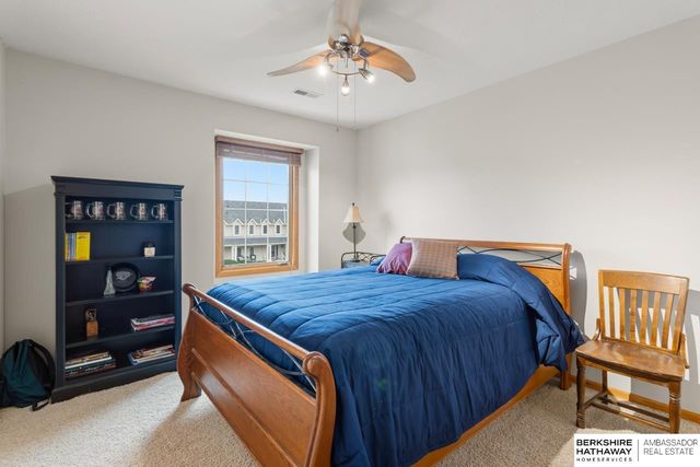 906 Bailey Drive, Papillion, NE 68046