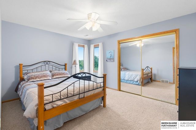 906 Bailey Drive, Papillion, NE 68046