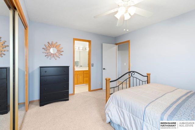 906 Bailey Drive, Papillion, NE 68046