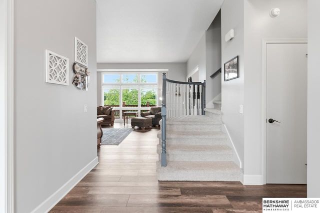 906 Bailey Drive, Papillion, NE 68046