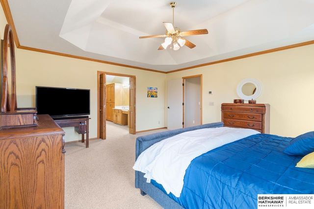 906 Bailey Drive, Papillion, NE 68046