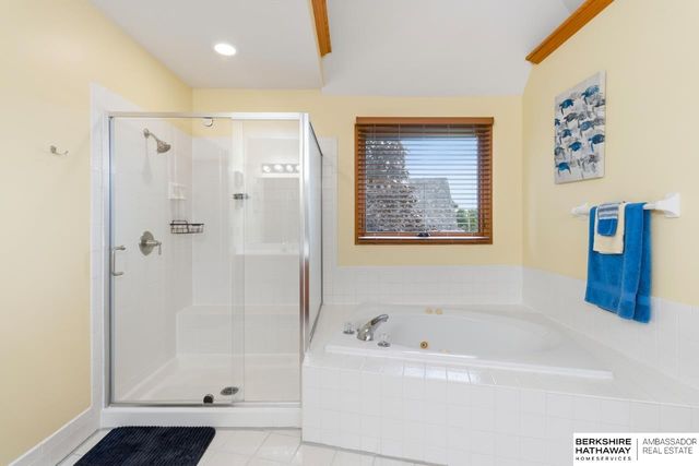 906 Bailey Drive, Papillion, NE 68046