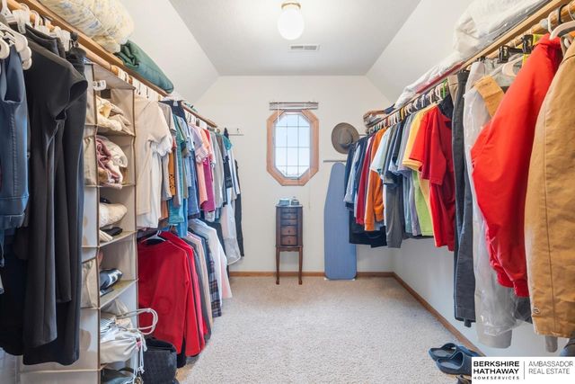 906 Bailey Drive, Papillion, NE 68046