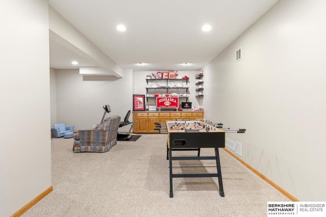 906 Bailey Drive, Papillion, NE 68046