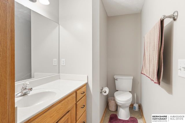 906 Bailey Drive, Papillion, NE 68046