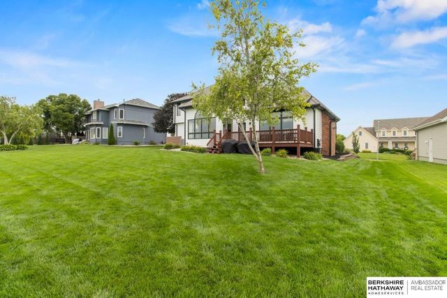 906 Bailey Drive, Papillion, NE 68046