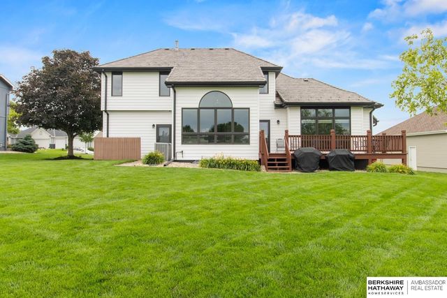 906 Bailey Drive, Papillion, NE 68046