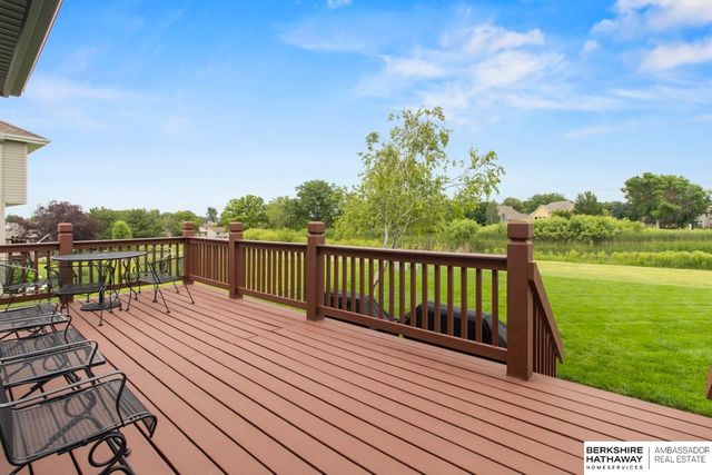 906 Bailey Drive, Papillion, NE 68046